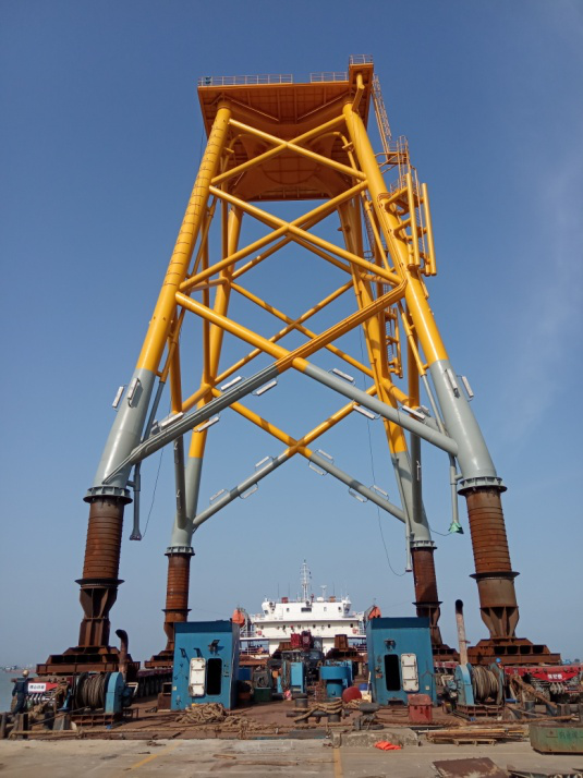 中山基地第十、第十一套導管架順利裝船交付