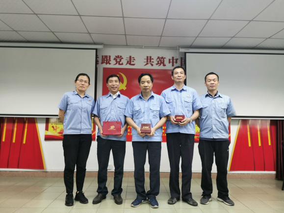 風(fēng)雨同舟三十載，一路相伴鑄輝煌