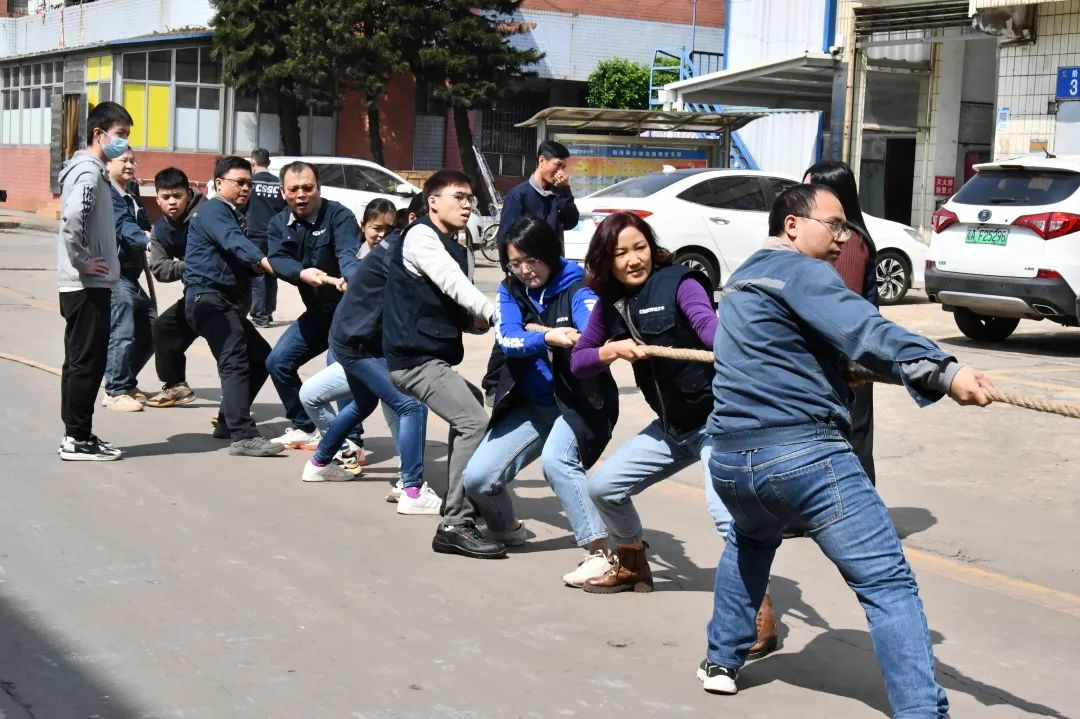 拔河比賽聚人心 團(tuán)隊(duì)協(xié)作展風(fēng)采